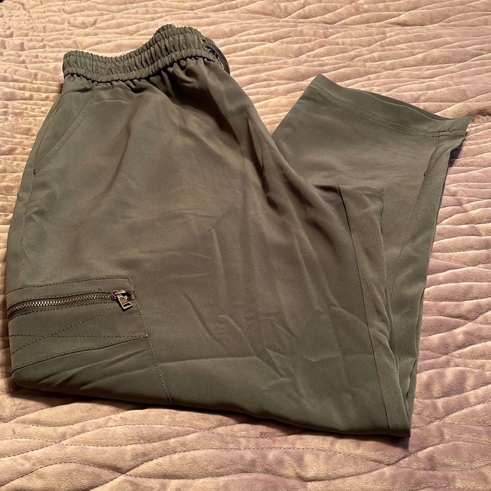 NWT - cargo pants (B-8)